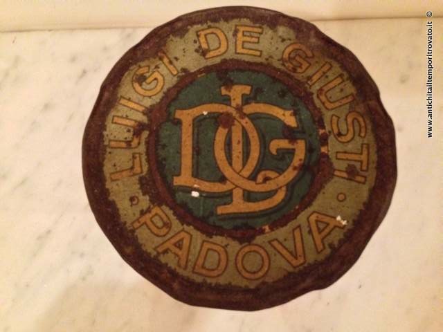 La ditta De Giusti Padova, divenne Società anonima Luigi De Giusti nel 1927 e nel 1930 cessò definitivamente la società. Nel 1928 la ditta Luigi de Giusti Padova che produceva confetture, cioccolatini e affini fu messa in liquidazione.