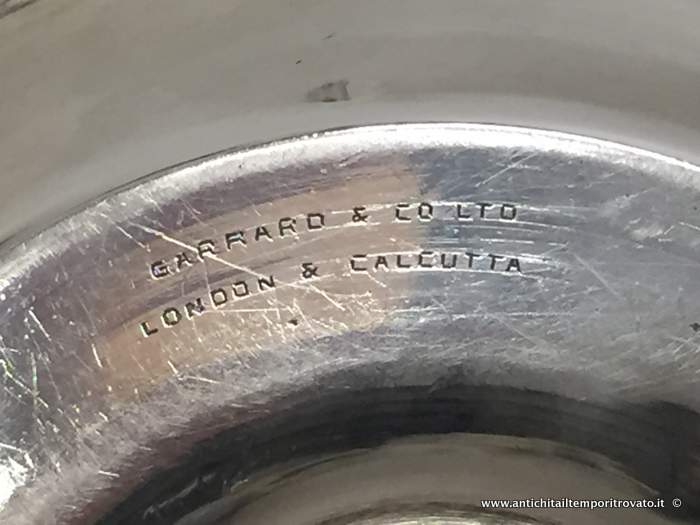 Fondata nel 1735 da George Wickes la società era sinonimo di lusso. La regina Vittoria nomina Garrard Gioielliere della Corona ed era addetto alla manutenzione dei gioielli della stessa. Nel 1852 dettero a Garrard la responsabilità di tagliare il famoso diamante Koh i Noor in un brillante.