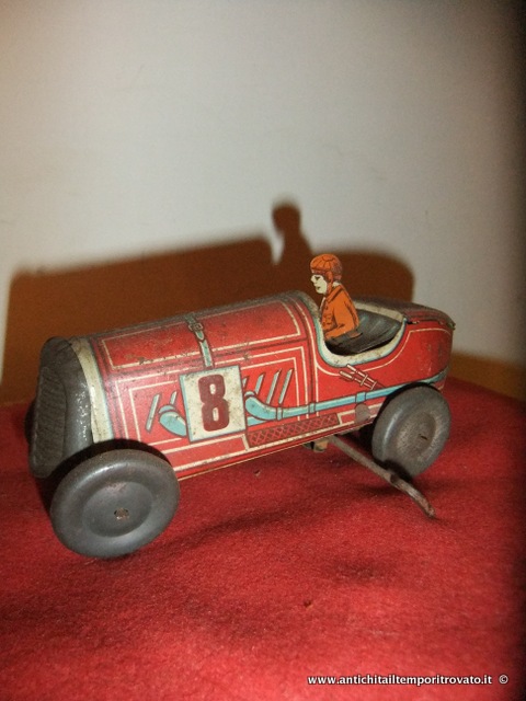 Antica automobile giocattolo in latta: Francia, 1930