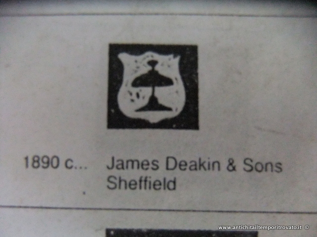 Marchio rappresentante un campanello: è di James Deakin & Sons, dal 1890. Marchio di James Deakin & Sons dal 1890, città di Sheffied.