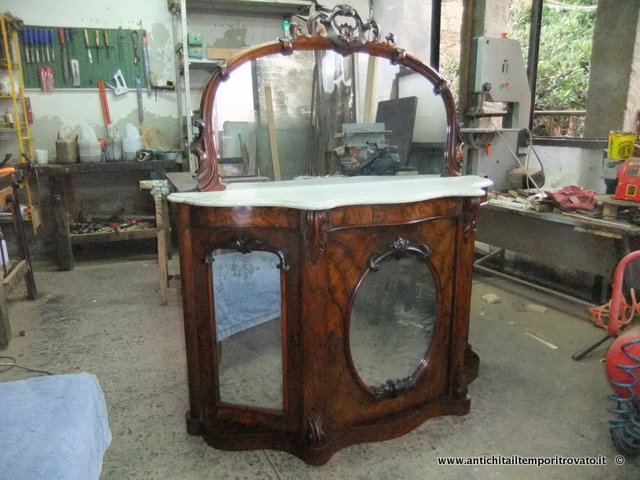 Mobile autentico del 1840/50, periodo Vittoriano Molti mobili furono copiati da ebanisti nel corso dei secoli