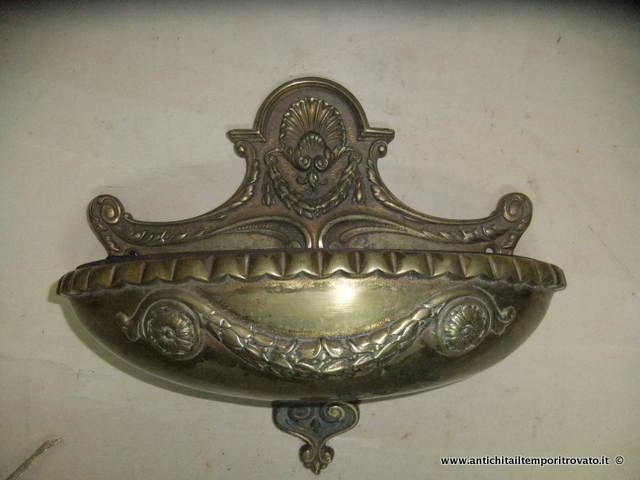 Portafiori da parete in bronzo italiano della fine dell Portafiori in bronzo italiano della fine dell